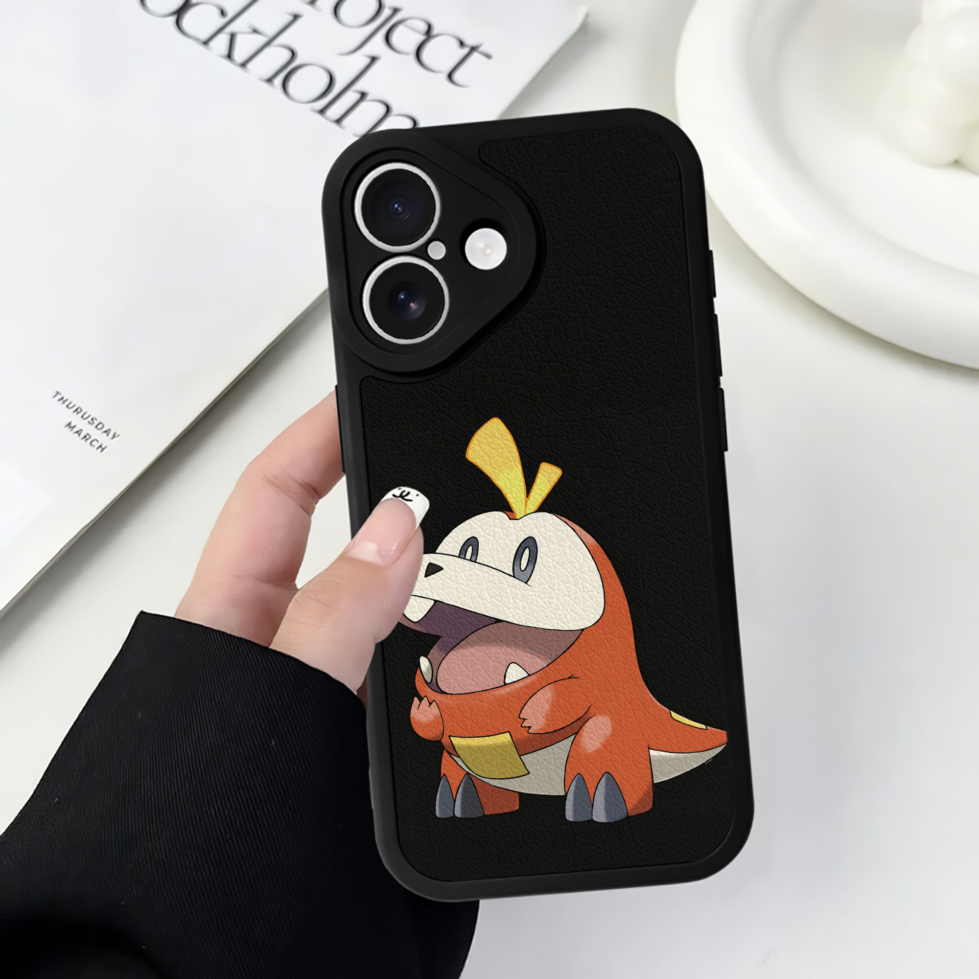 （画像用） ポケットモンスター Pokémon 【iPhone 16シリーズ対応】シリコンスマホケース（レザー調） 材質：シリコン